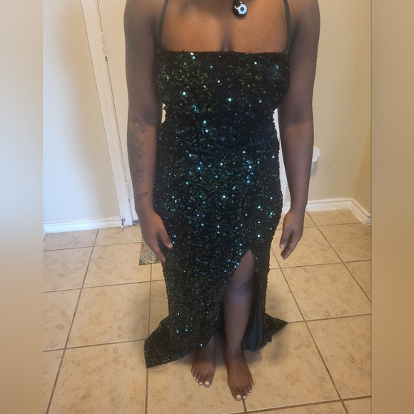 Green Sequence (video)never worn new evening dress. - Picture 10 of 10